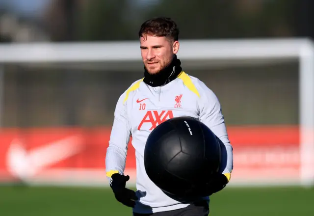 Alexis Mac Allister holding a medicine ball in Liverpool training