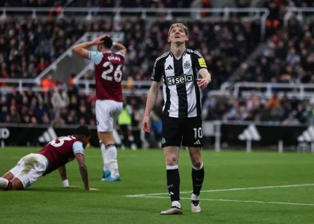 Anthony Gordon shows frustration after missing a chance for Newcastle against West Ham