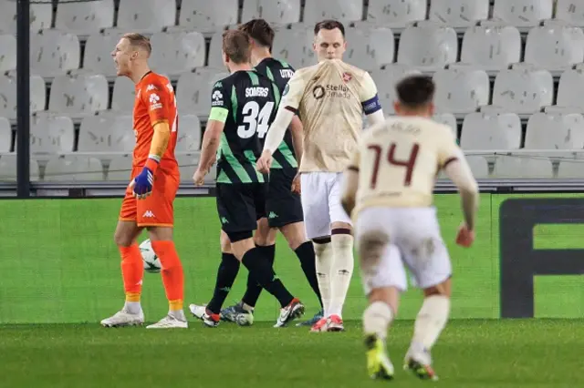 Hearts' Lawrence Shankland looks dejected after mist penalty