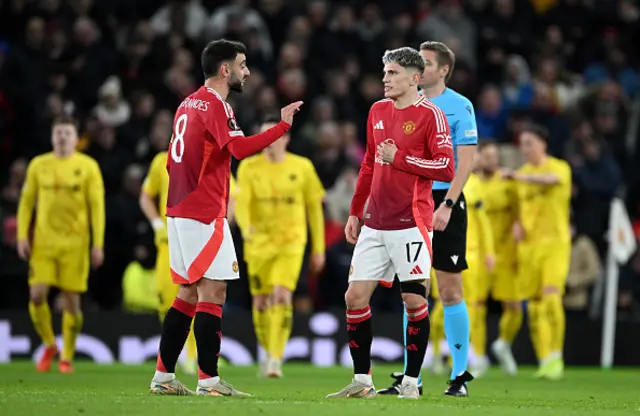 Bruno Fernandes and Alejandro Garnacho of Manchester United react after their side concedes