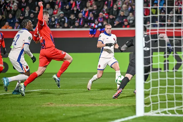 Paul Wanner of 1.FC Heidenheim and goalkeeper Robert Sanchez