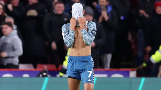 Jobe Bellingham with shirt over head