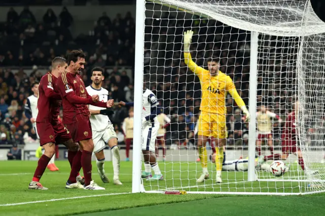 Mats Hummels celebrates scoring a late equaliser for Roma at Tottenham