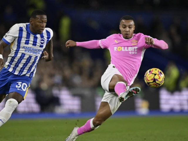 Southampton's Cameron Archer in action with Brighton & Hove Albion's Pervis Estupinan