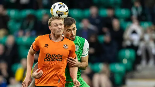 Dundee United's Sam Dalby and Hibernian's Warren O'Hora