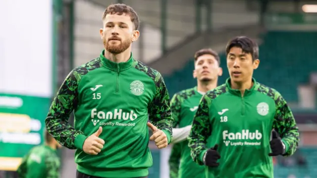 Hibernian players warming up