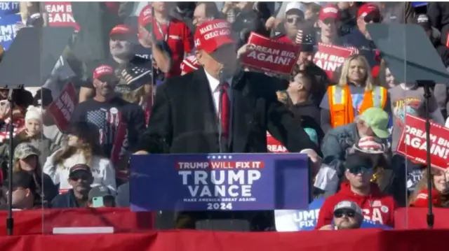 Donald Trump speaks to supporters