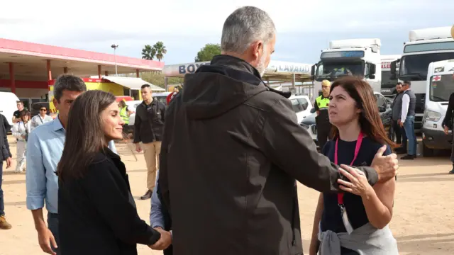 King Felipe and Queen Letizia greet the Mayor of Paiporta, Maribel Albalat.