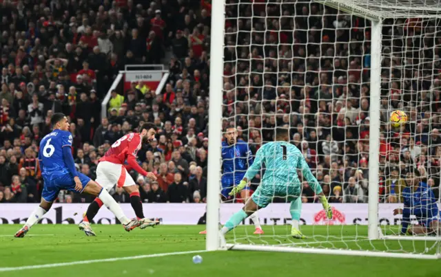 Bruno Fernandes of Manchester United sees his shot go close