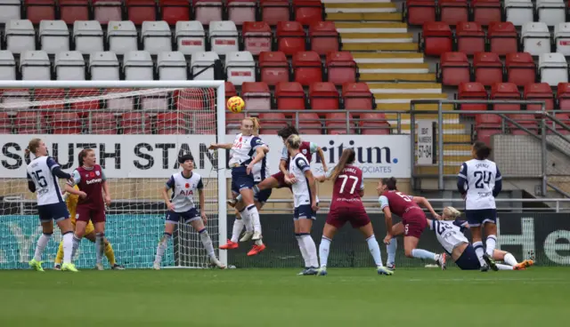 Ueki heads West Ham into the lead