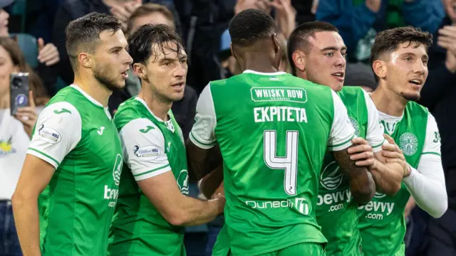 Hibernian players celebrating