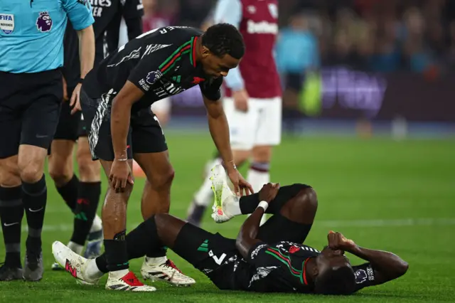 Bukayo Saka picks up a knock against West Ham