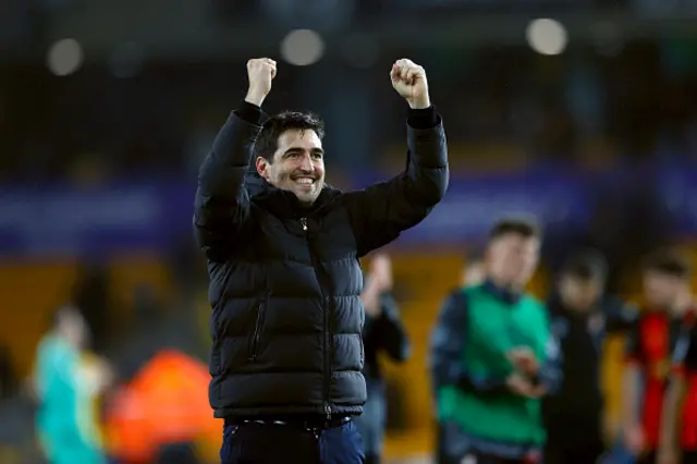 Andoni Iraola celebrates