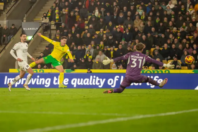 Ante Crnac shoots for Norwich