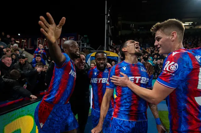 Daniel Munoz of Crystal Palace celebrates with Jean-Philippe Mateta, manager Oliver Glasner, Jeffrey Schlupp and Justin Devenny