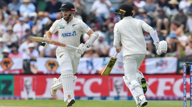 Kane Williamson and Devon Conway on the run