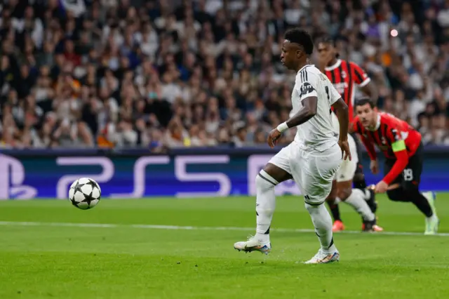 Vinicius taps home from the spot