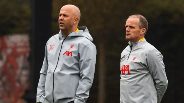 Arne Slot and his assitant oversee training