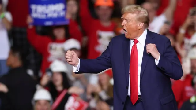 Trump cheering during his rally in Pittsburgh