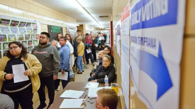 Residents of Chicago wait in line to cast their ballots at the polling station in Chicago, Illinois