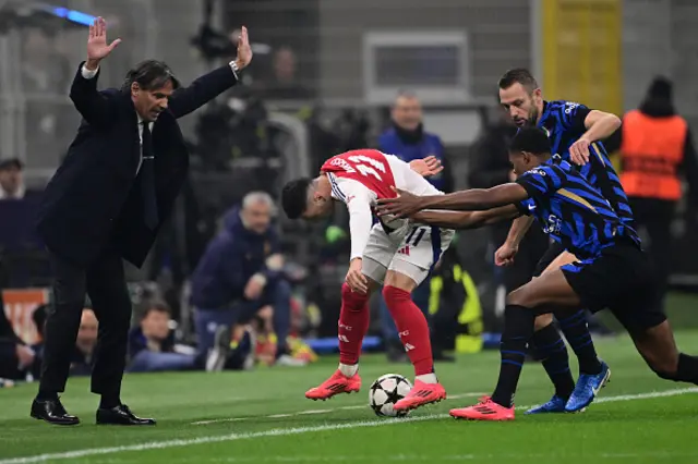 Gabriel Martinelli fights for the ball with Inter Milan's Dutch defender Denzel Dumfries