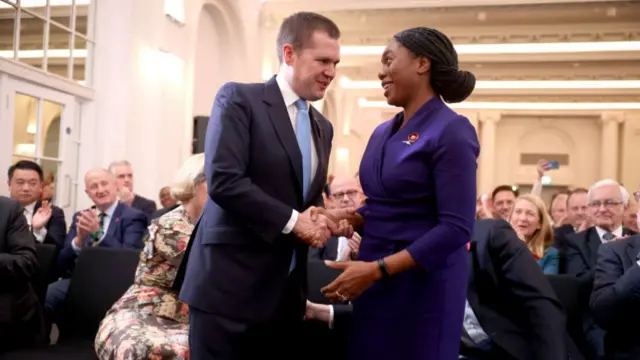 Jenrick shakes Badenoch's hand to congratulate her