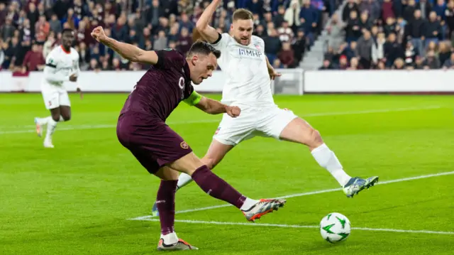 Hearts' Lawrence Shankland takes a shot but it's saved by Heidenheim's Kevin Muller