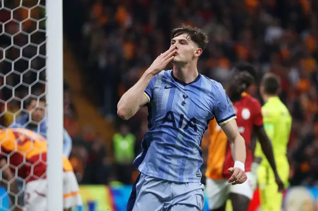 Will Lankshear of Tottenham Hotspur celebrates