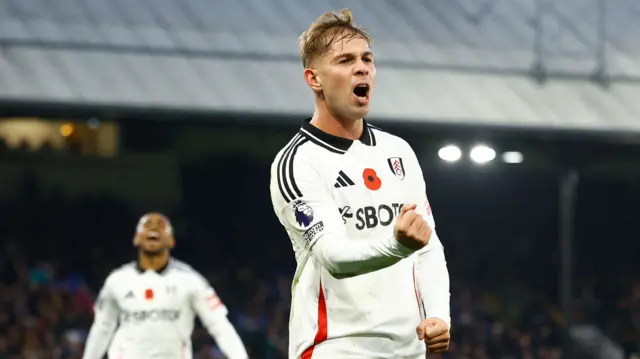 Emile Smith-Rowe scores for Fulham