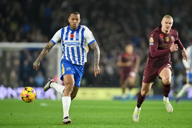 Haaland pursues a ball behind Igor Julio