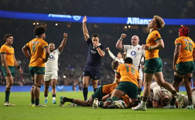 Maro Itoje scoring a try