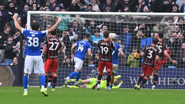 David Turnbull scores for Cardiff