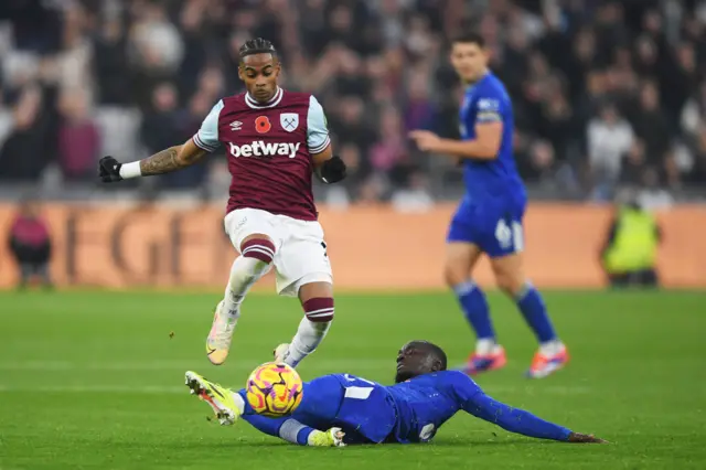 LONDON, ENGLAND - NOVEMBER 09: Crysencio Summerville of West Ham United is challenged by Idrissa Gueye.