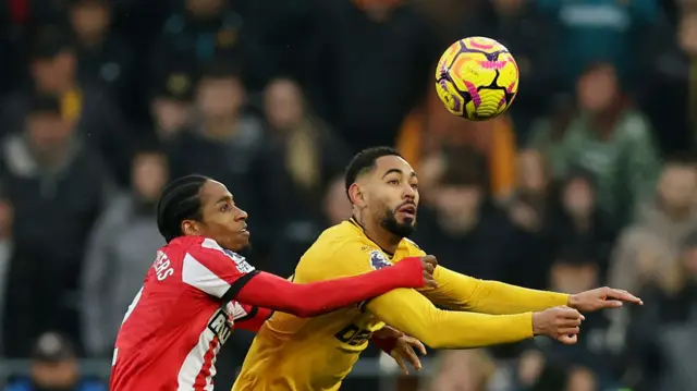 Kyle Walker-Peters battles with Matheus Cunha