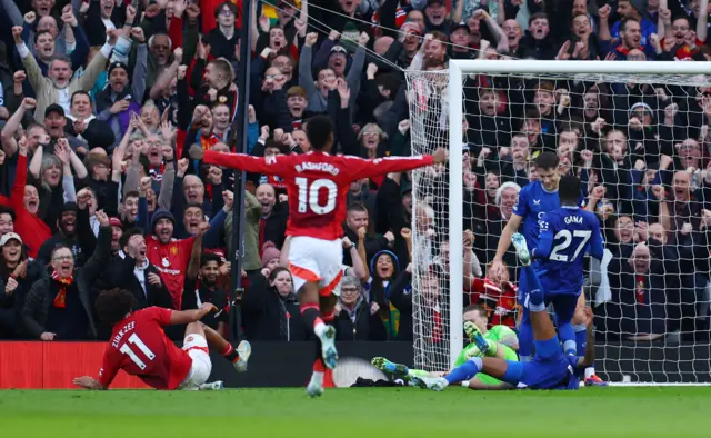 Joshua Zirkzee scores for Man United against Everton