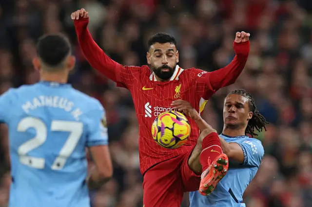 Mohamed Salah (C) vies with Manchester City's Dutch defender #06 Nathan Ake