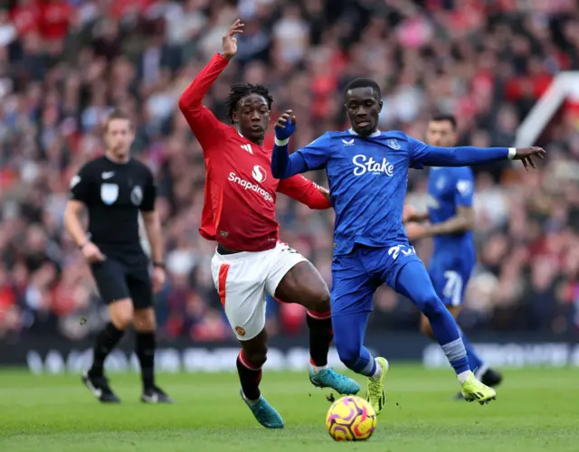 Idrissa Gueye and Kobbie Mainoo