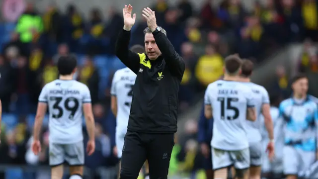 Neil Harris claps Millwall fans