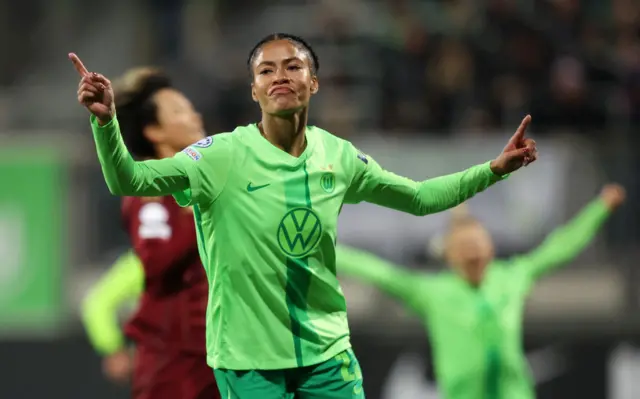 Wolfsburg's Icelandic midfielder #23 Sveindis Jonsdottir celebrates scoring