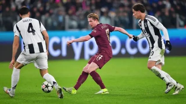 Kevin De Bruyne of Manchester City controls the ball