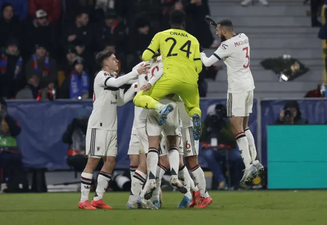 United players celebrate the winning goal with Hojlund