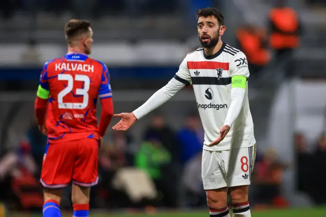 Fernandes reacts in a frustrated manner