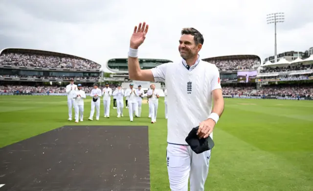 Jimmy Anderson retires