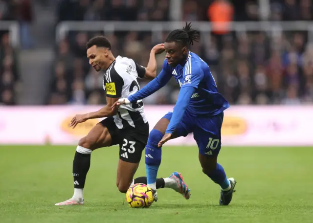 Stephy Mavididi of Leicester City and Jacob Murphy of Newcastle United battles for possession