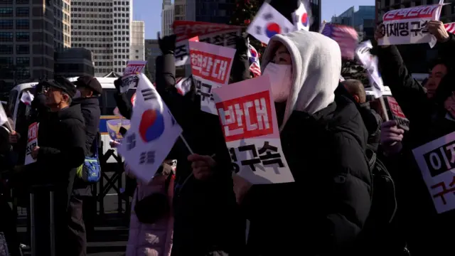 Participants at a pro-Yoon rally