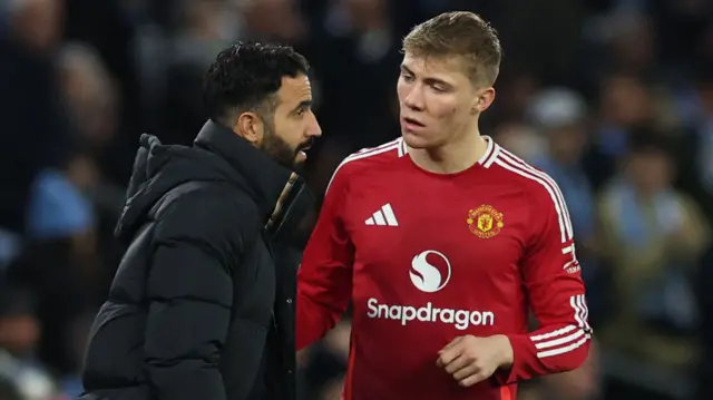 Manchester United manager Ruben Amorim with Rasmus Hojlund