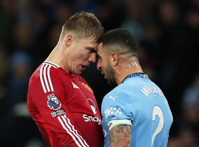 Manchester United's Rasmus Hojlund and Manchester City's Kyle Walker clash