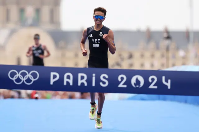 Alex Yee wins in Paris