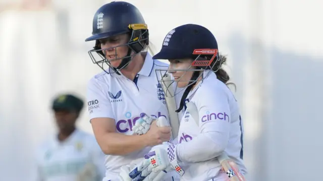 Heather Knight and Tammy Beaumont