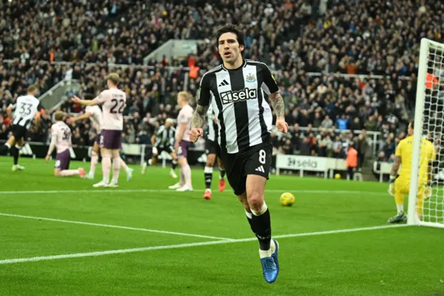 Sandro Tonali of Newcastle United celebrates scoring his team's second goal